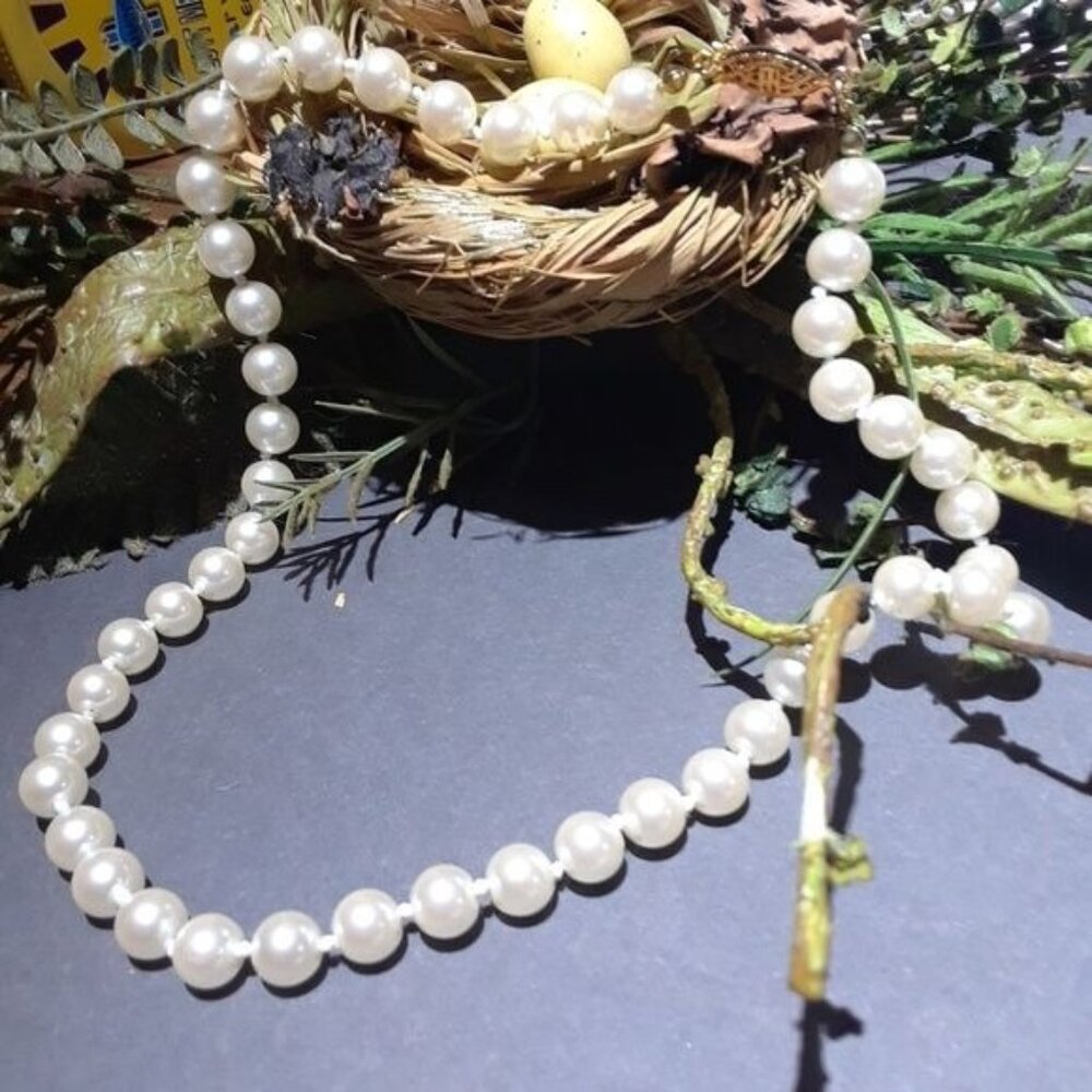 Classic Single Strand Knotted Glass Pearl Necklace Vintage